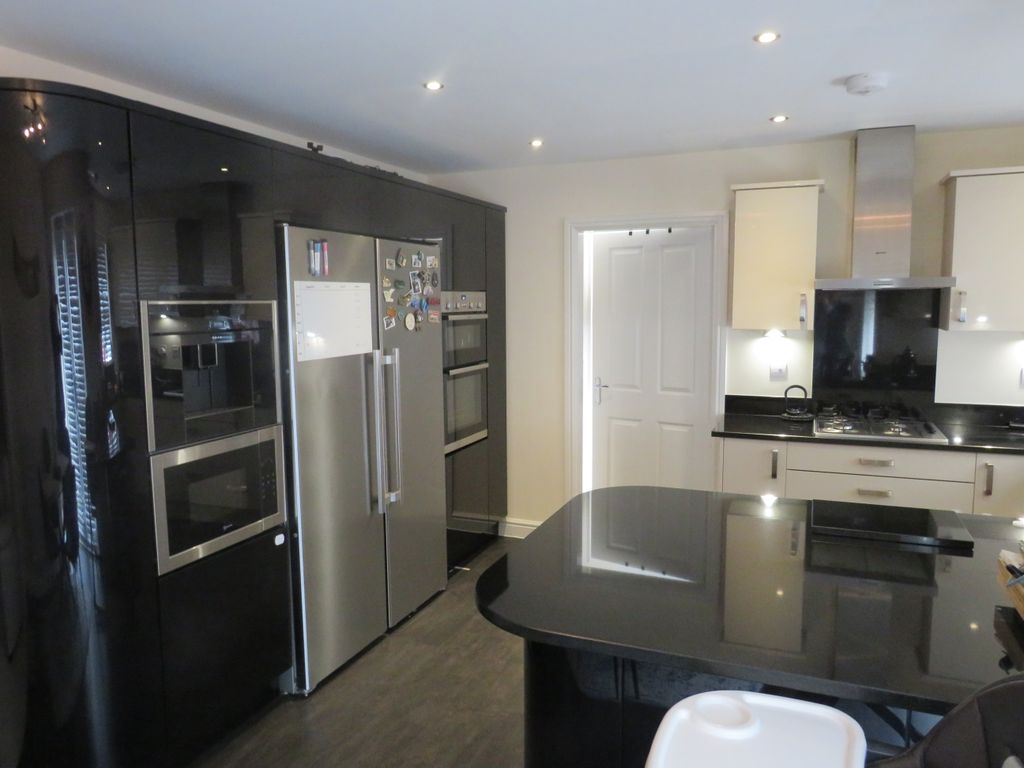 Property photo 2 of 14 Kitchen