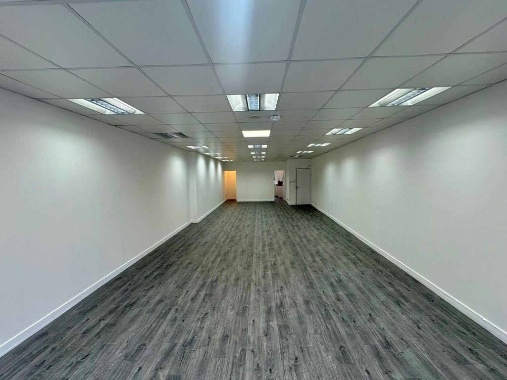 Property photo 2 of 16 214 West End Lane 9.Jpg