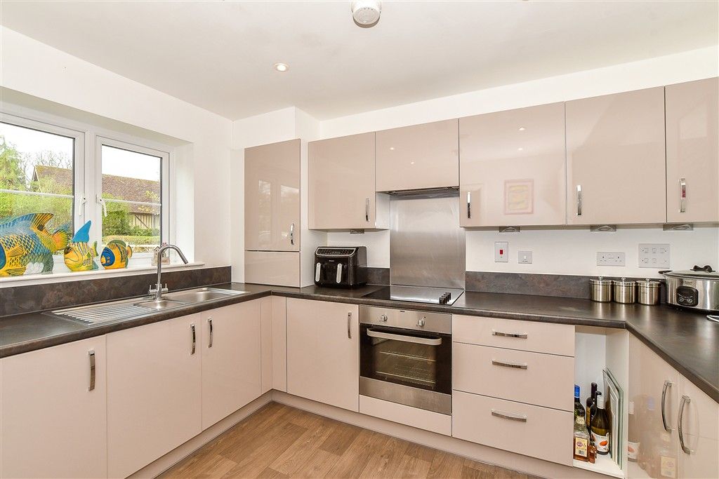 Property photo 3 of 10 Kitchen