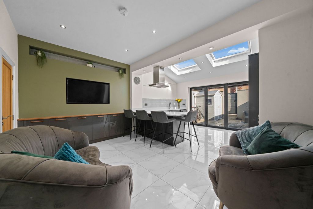 Property photo 3 of 23