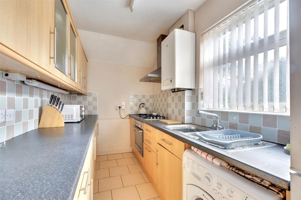 Property photo 2 of 19 Kitchen (2).Jpeg
