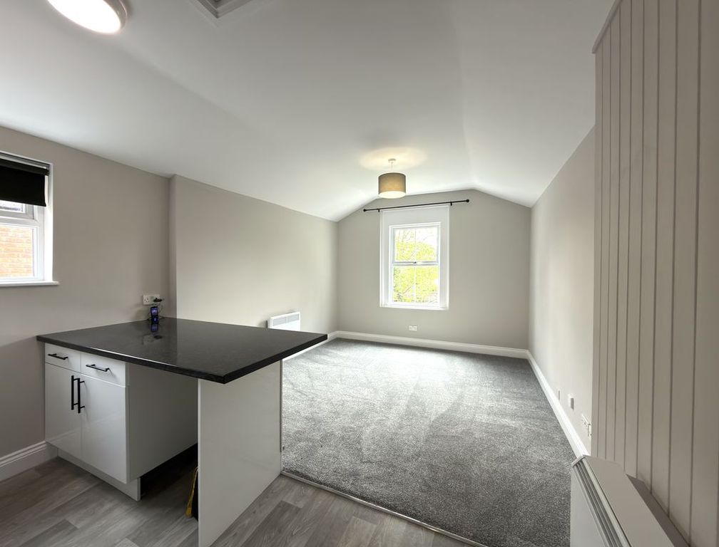 Property photo 2 of 8 Studio Room