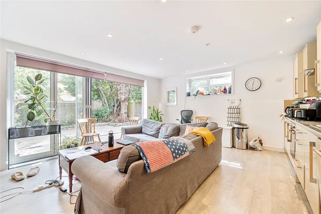 Property photo 1 of 6