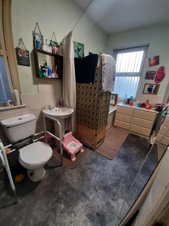 Property photo 2 of 15 Bathroom .Jpg