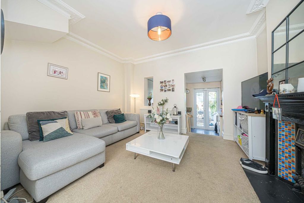 Property photo 2 of 6