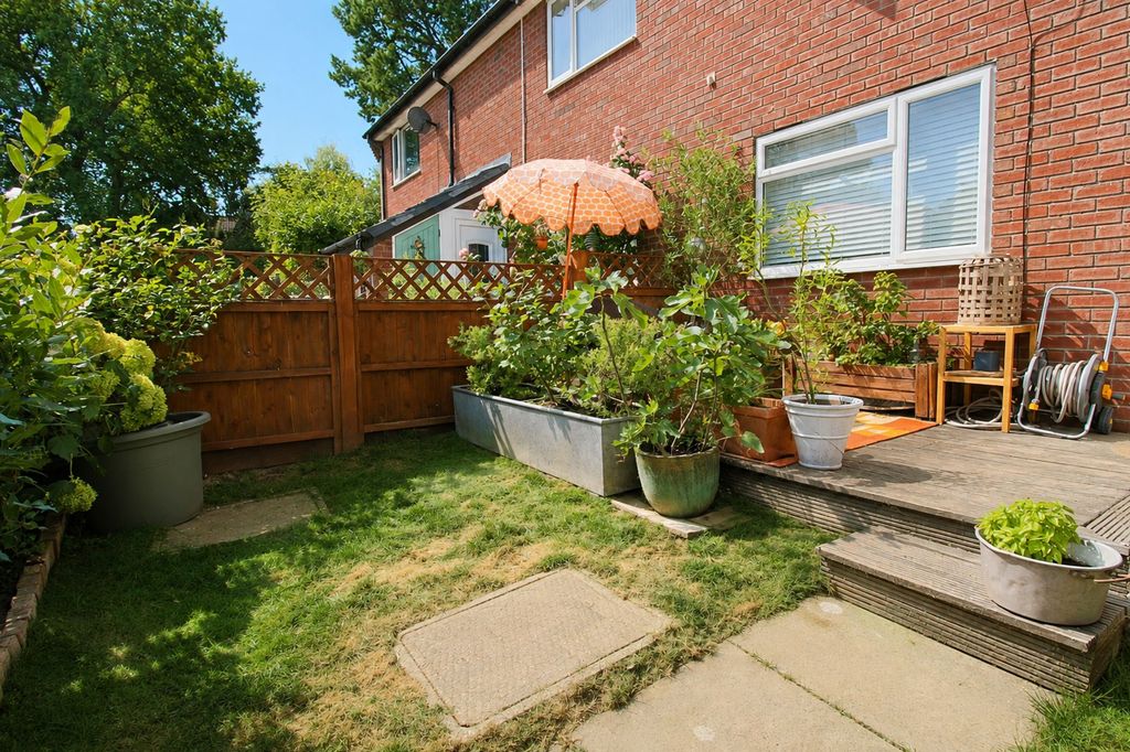 Property photo 3 of 10 Courtyard