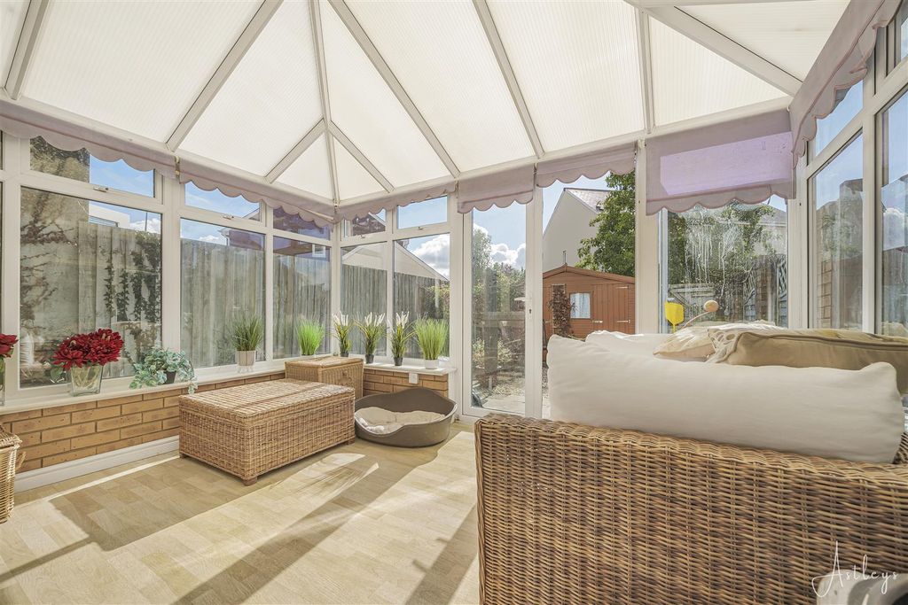 Property photo 3 of 22 Conservatory