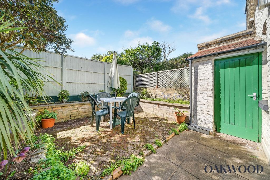 Property photo 2 of 27