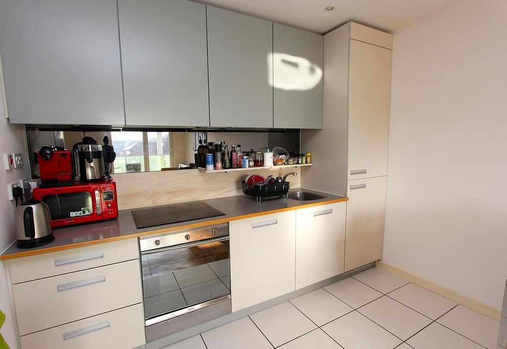 Property photo 2 of 9 Kitchen