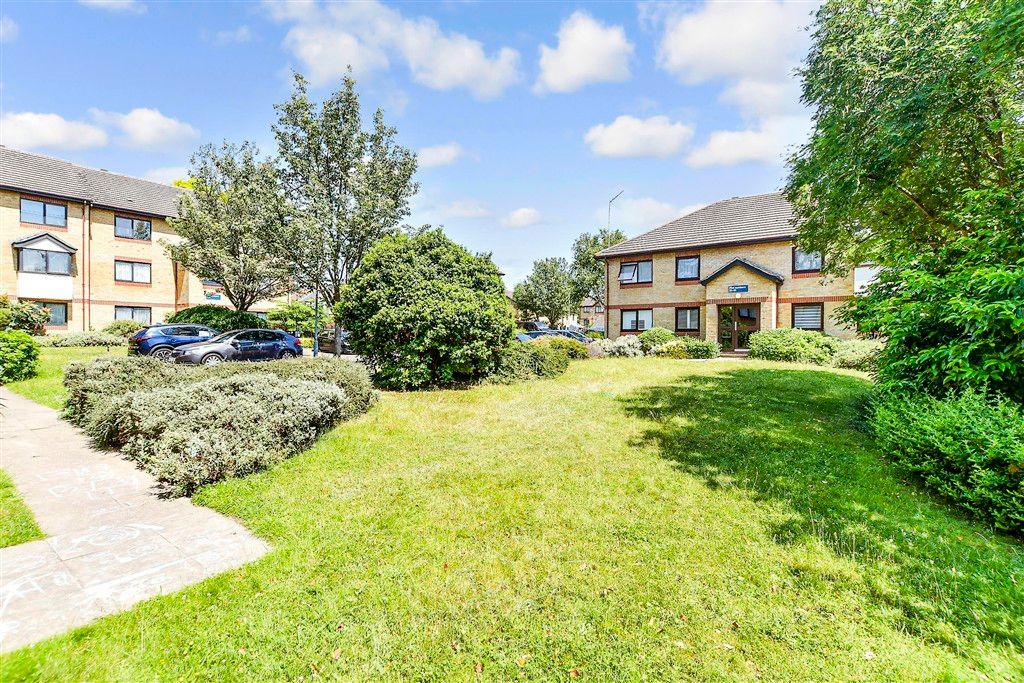 Property photo 1 of 12 Communal Gardens