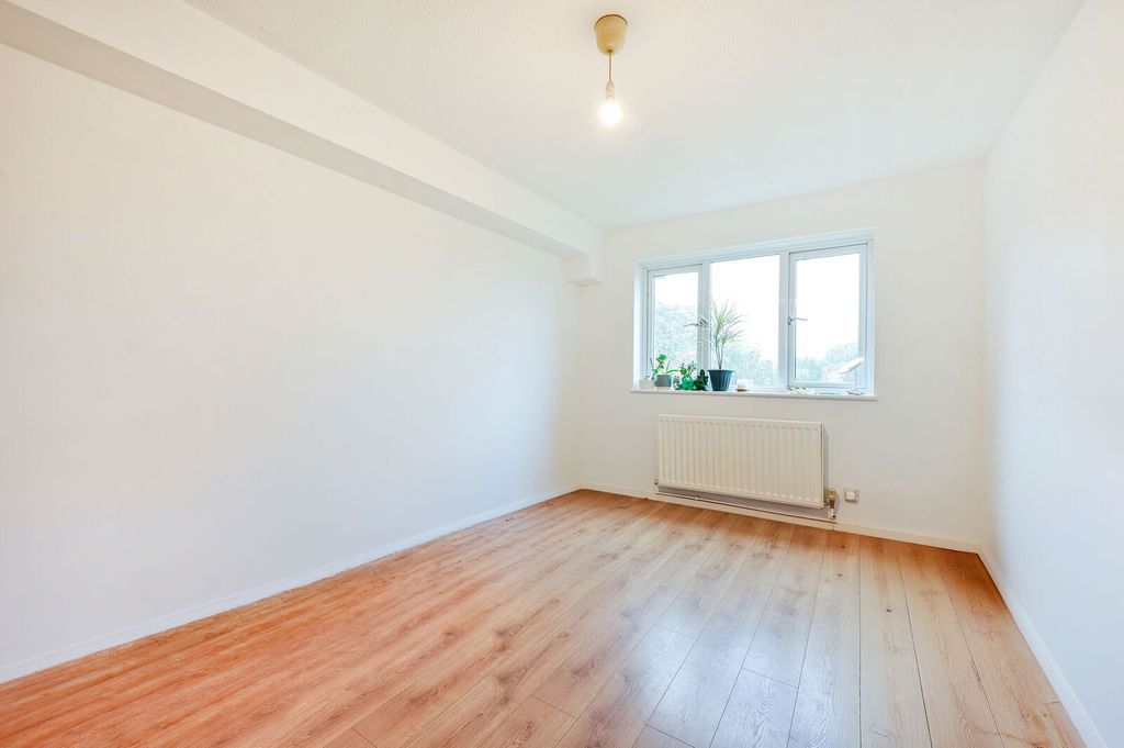 Property photo 3 of 4