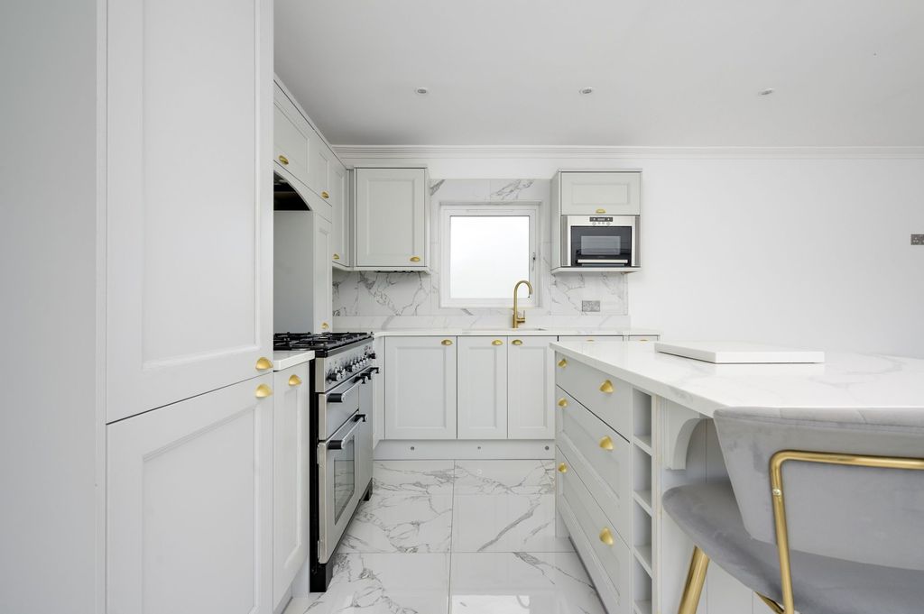 Property photo 3 of 13 Kitchen