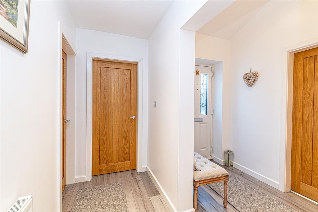 Property photo 3 of 35 Entrance Hall