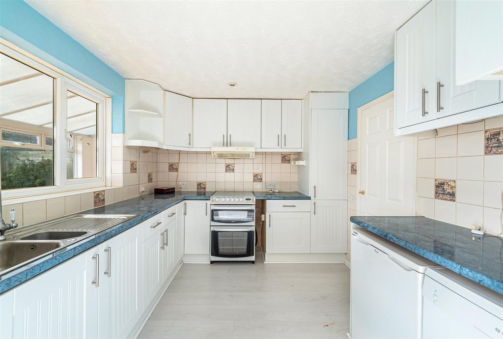 Property photo 2 of 18 Kitchen