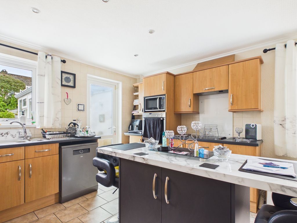 Property photo 3 of 15 Kitchen