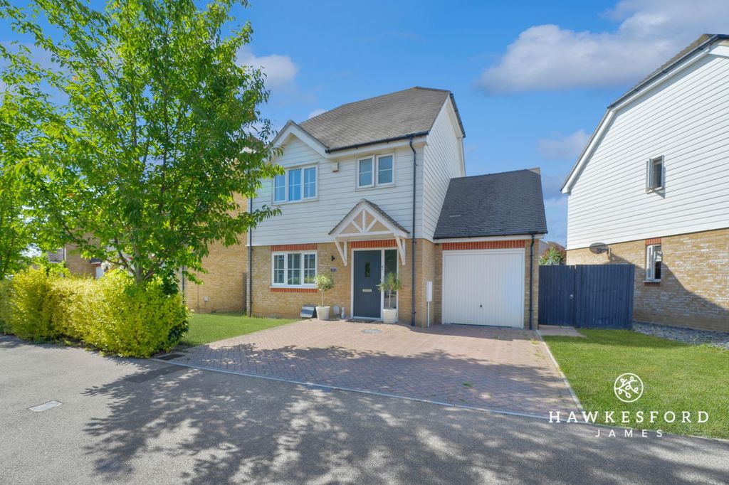 Property photo 1 of 15 Eveas Drive, Sittingbourne - Front