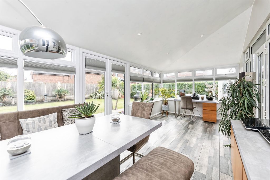 Property photo 2 of 21