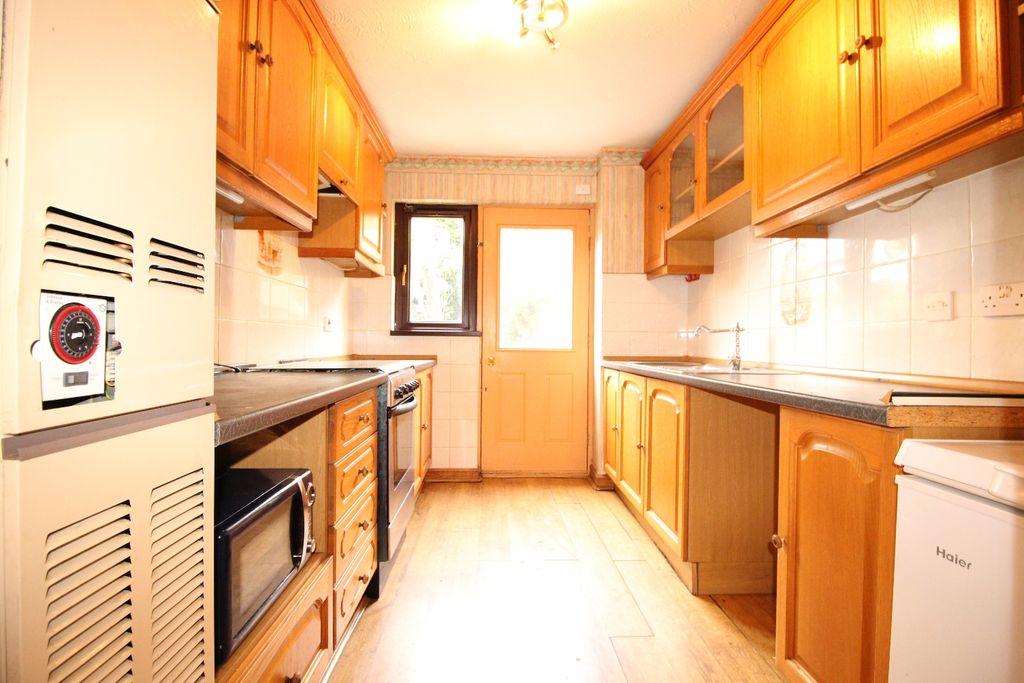 Property photo 2 of 9 Kitchen