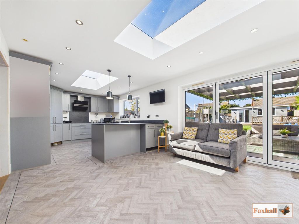 Property photo 3 of 22 Kitchen/ Dining Room