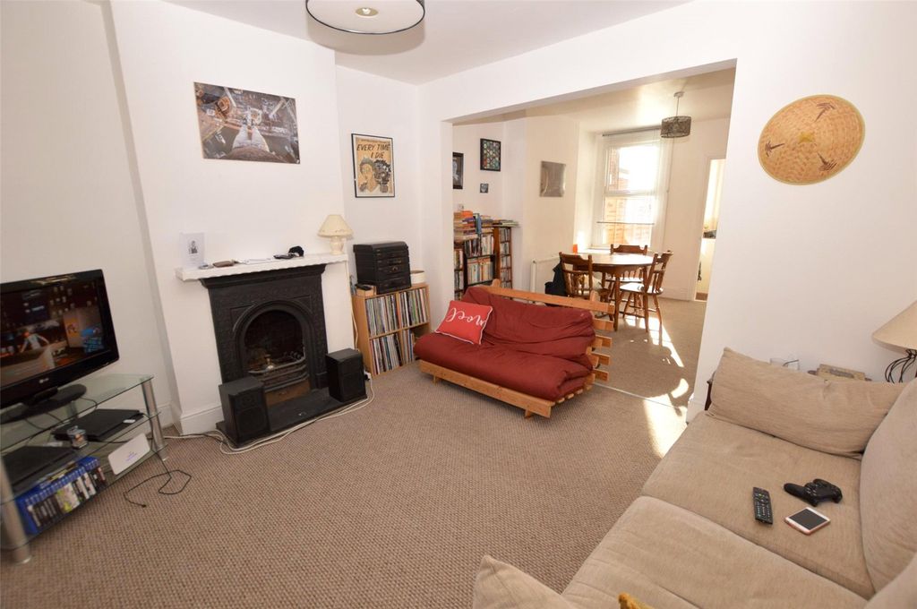 Property photo 3 of 8 Lounge