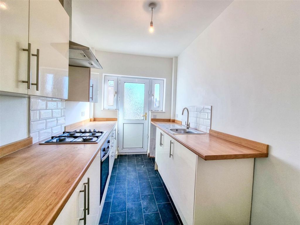 Property photo 3 of 12 Kitchen