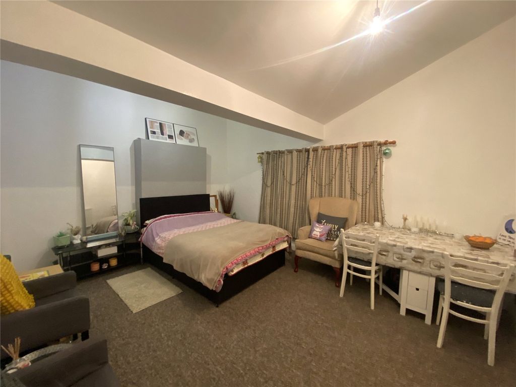 Property photo 3 of 7 Picture No. 15