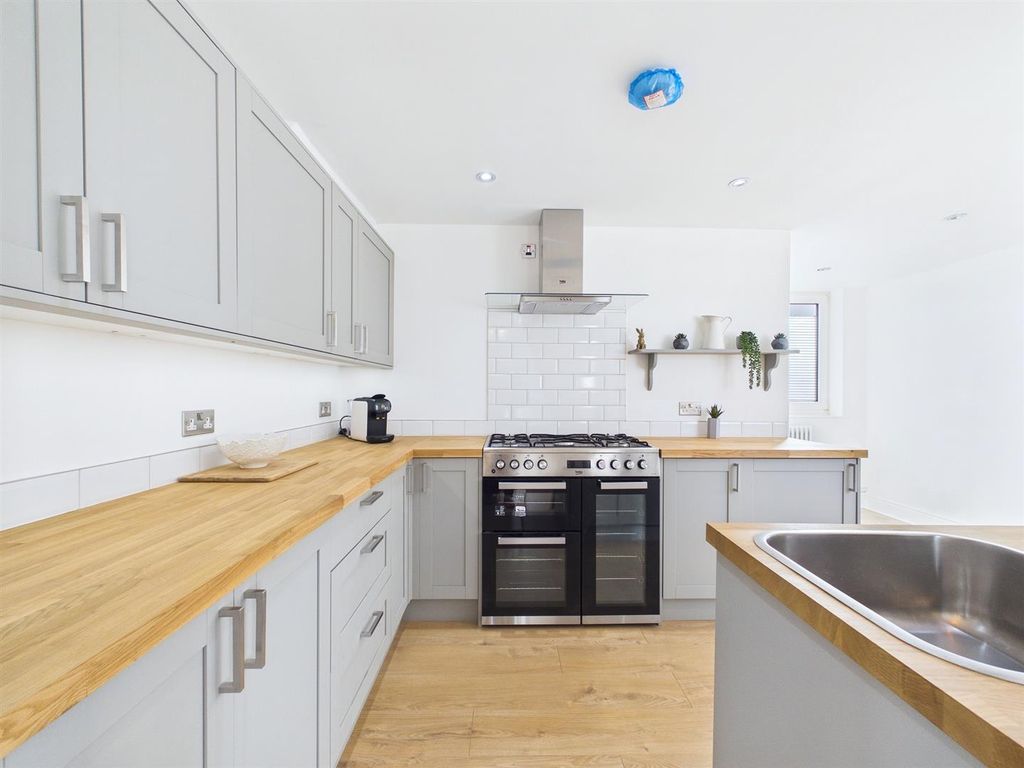 Property photo 2 of 21 Newly Refurbished Three-Bedroom House