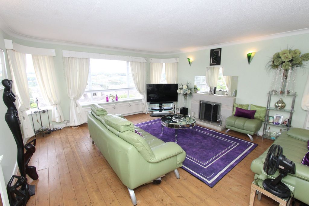 Property photo 3 of 21