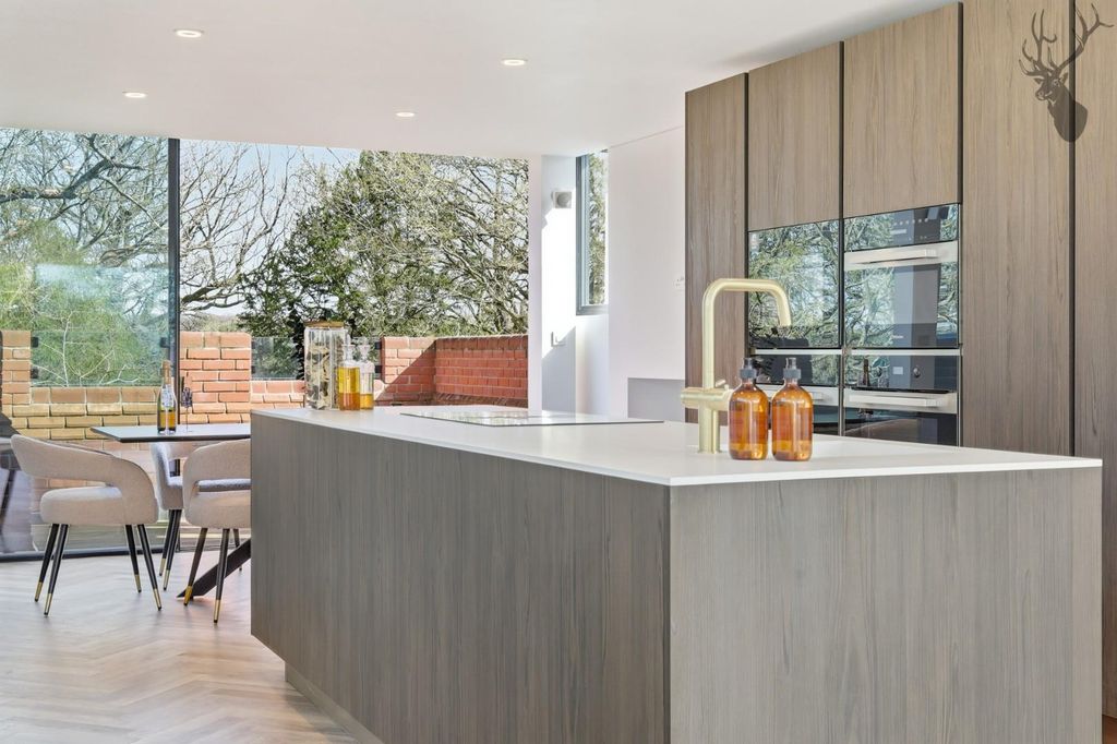 Property photo 3 of 27