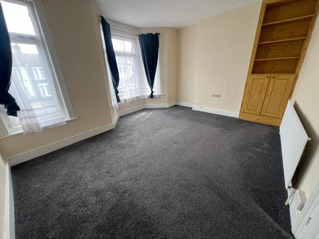 Property photo 3 of 8