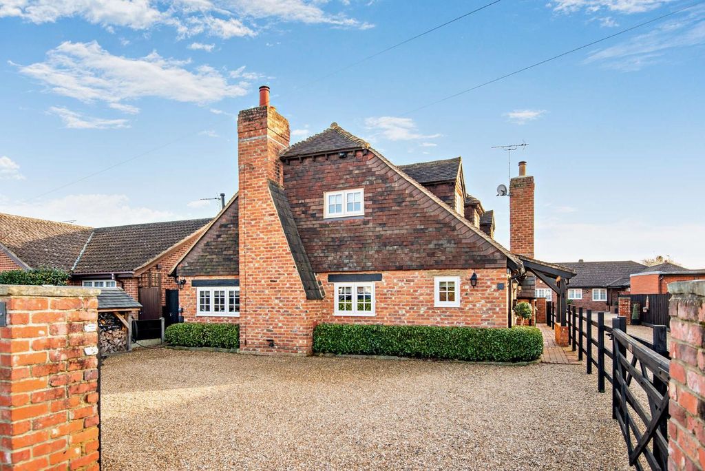 Property photo 1 of 24 8680597-Exterior10-800.Jpg