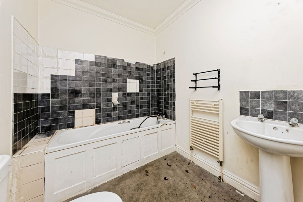 Property photo 2 of 16 Photo