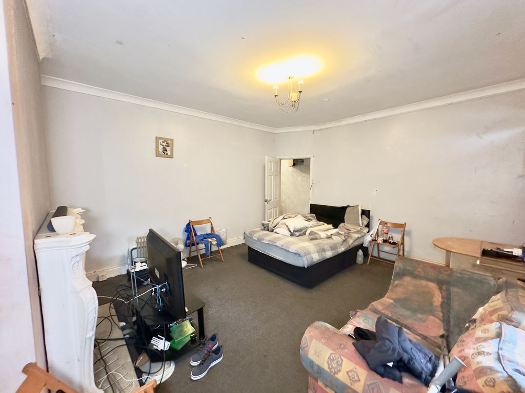 Property photo 2 of 28