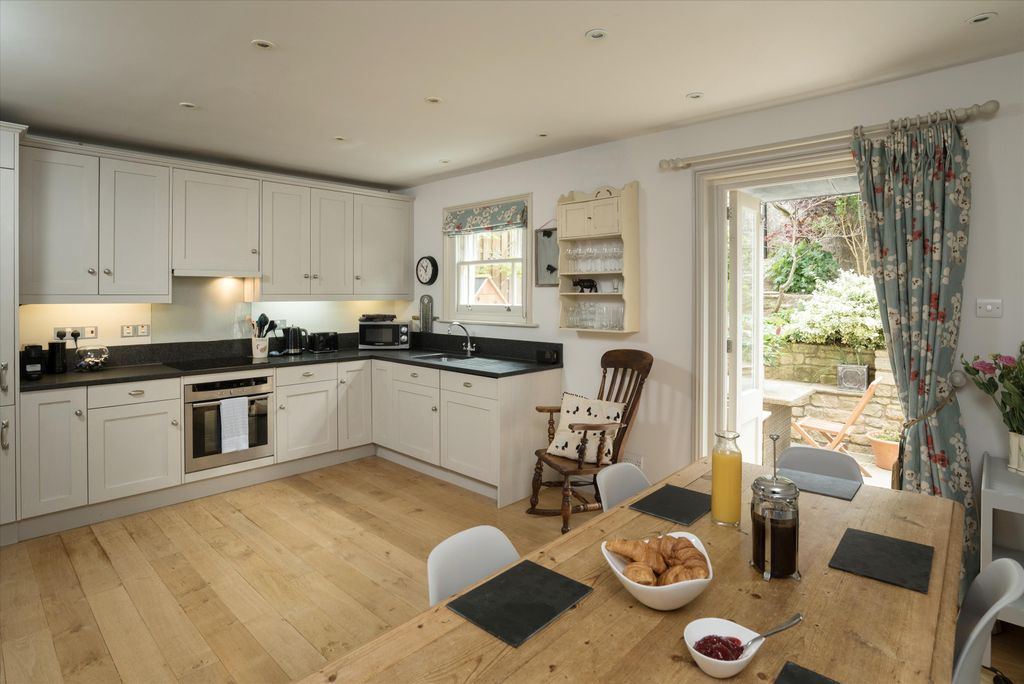 Property photo 3 of 25 Image