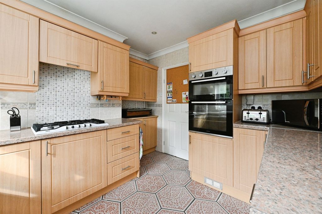 Property photo 3 of 17