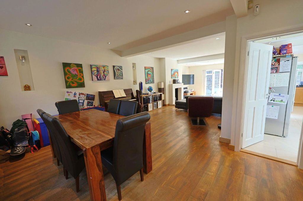 Property photo 3 of 23