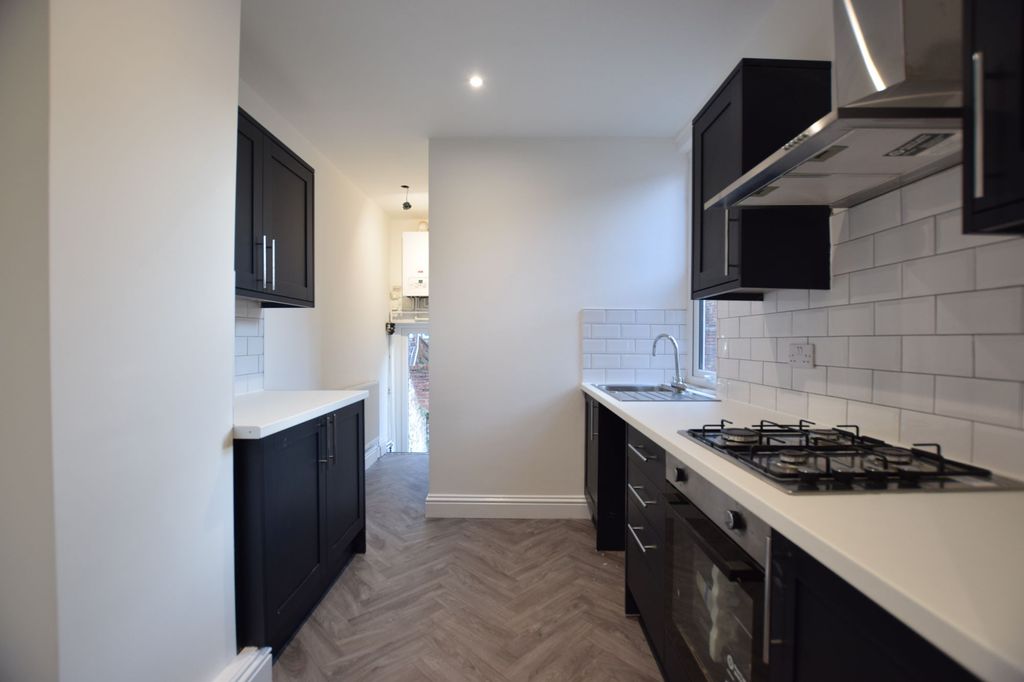 Property photo 1 of 9 Kitchen