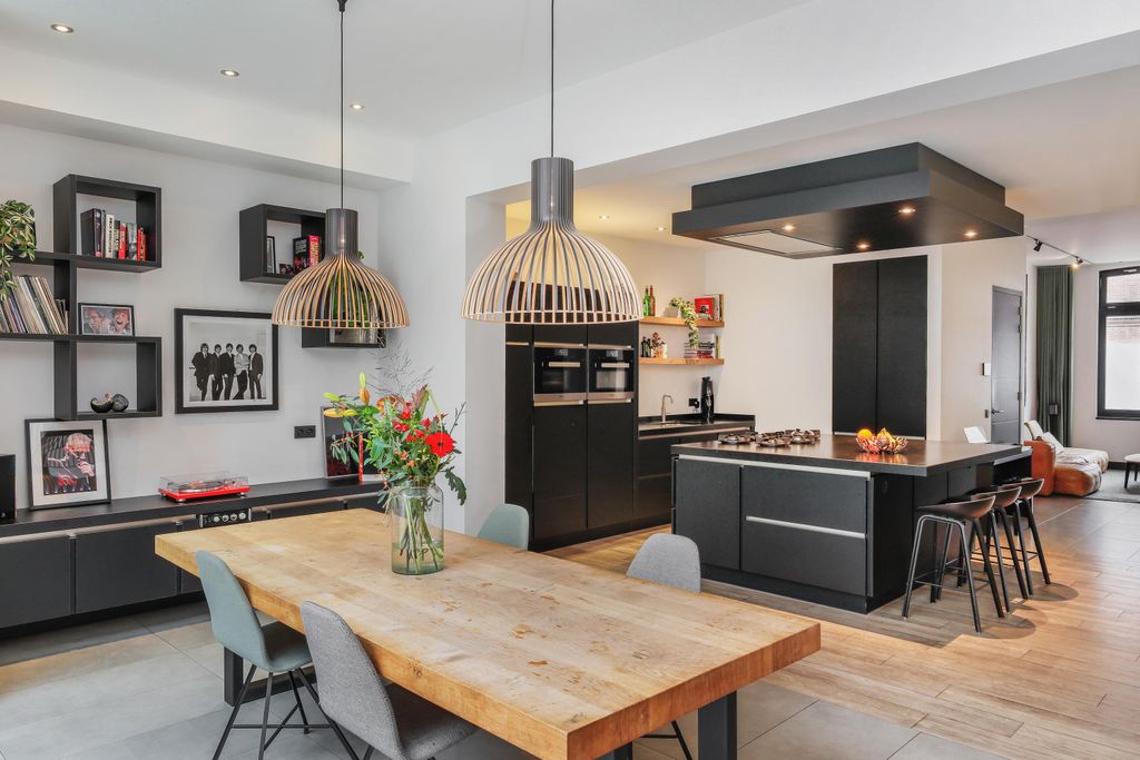 Property photo 3 of 54