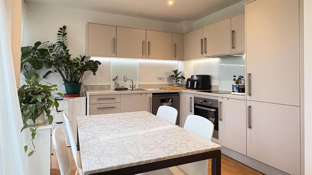 Property photo 3 of 13 1 Bedroom, New Building, E6 For Sale By Barrain Lo