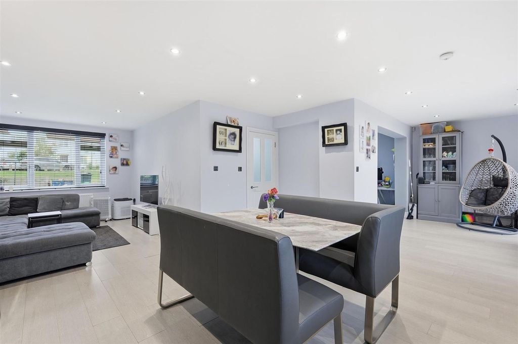 Property photo 2 of 28 Kitchen/Dining Room