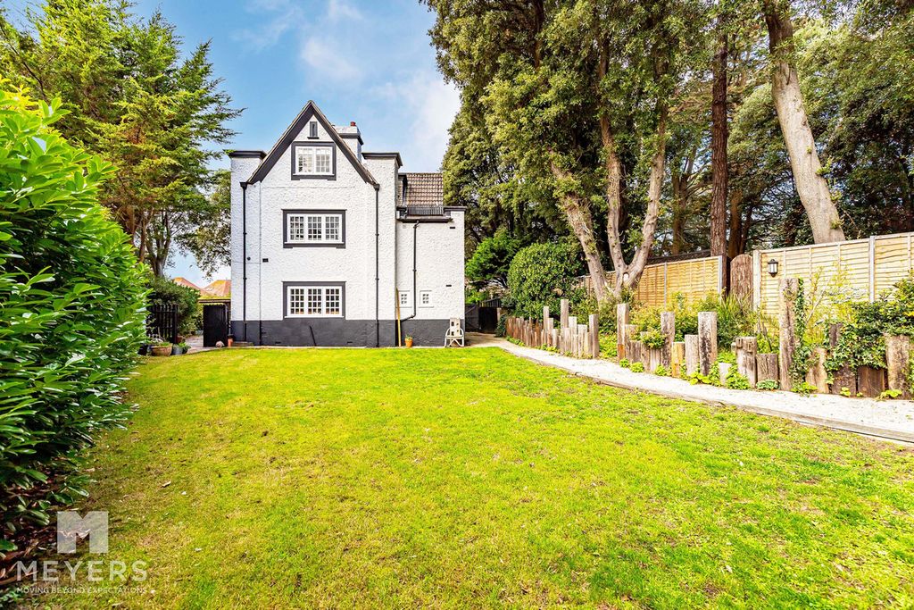 Property photo 2 of 40