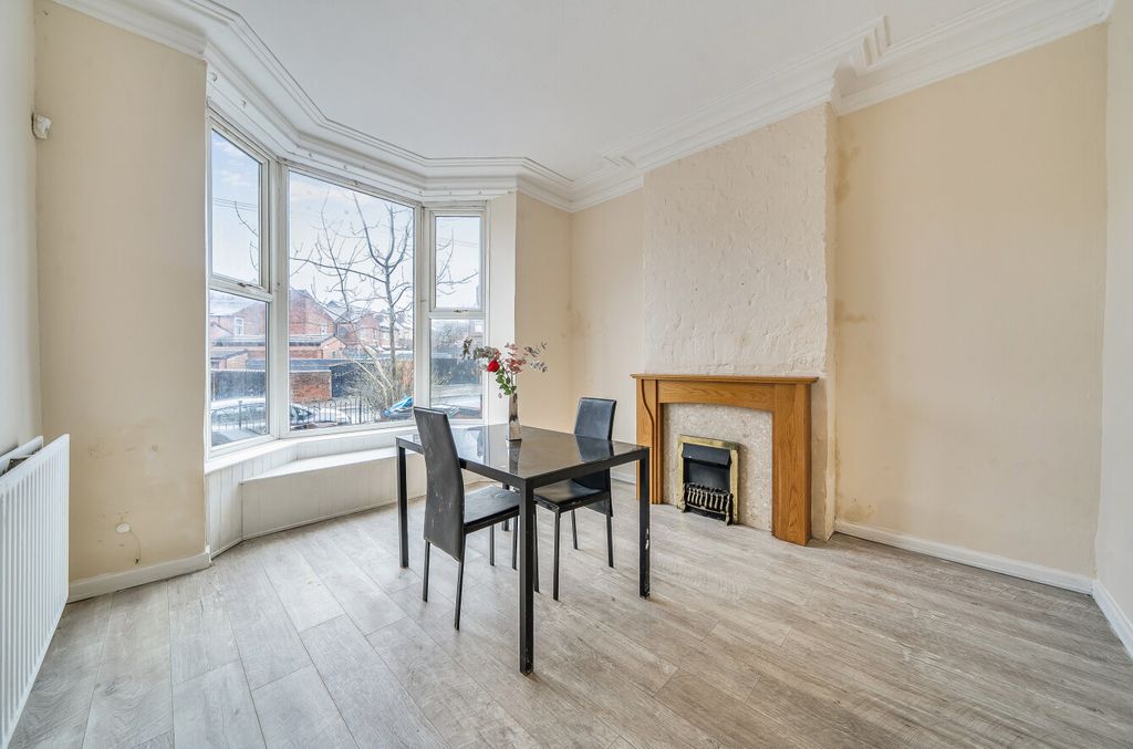 Property photo 2 of 10 1415376-8-698Ef43...