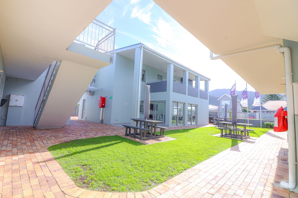 Property photo 2 of 32