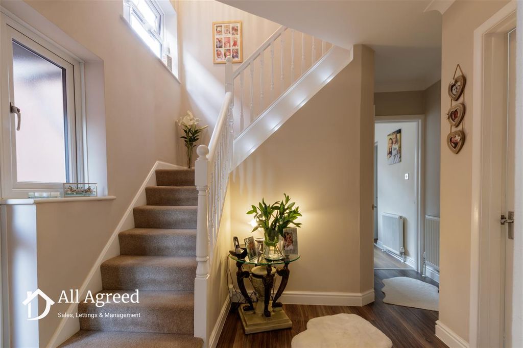 Property photo 3 of 27 Hallway