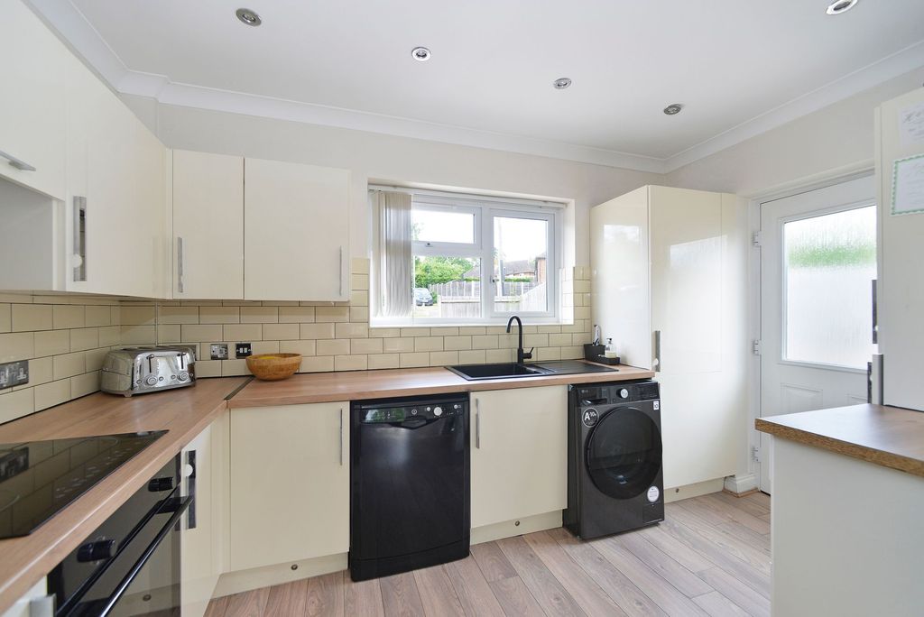 Property photo 3 of 15 Kitchen
