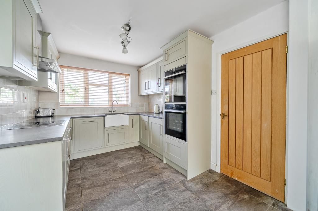 Property photo 3 of 20 Kitchen