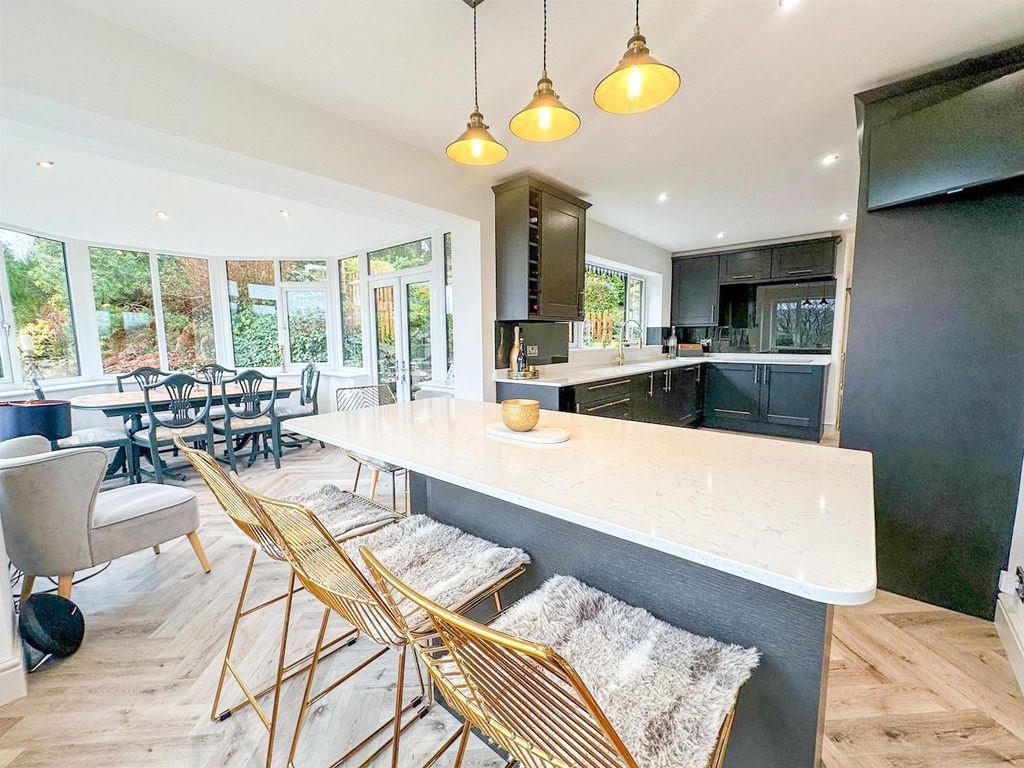 Property photo 3 of 28 Kitchen