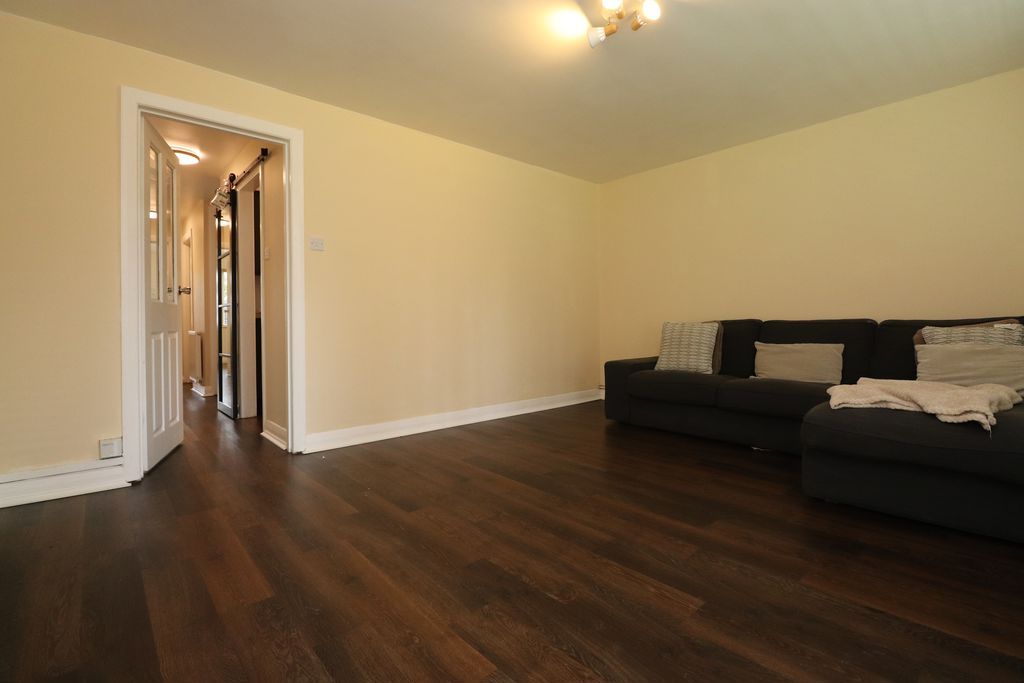 Property photo 3 of 7 Photo 1