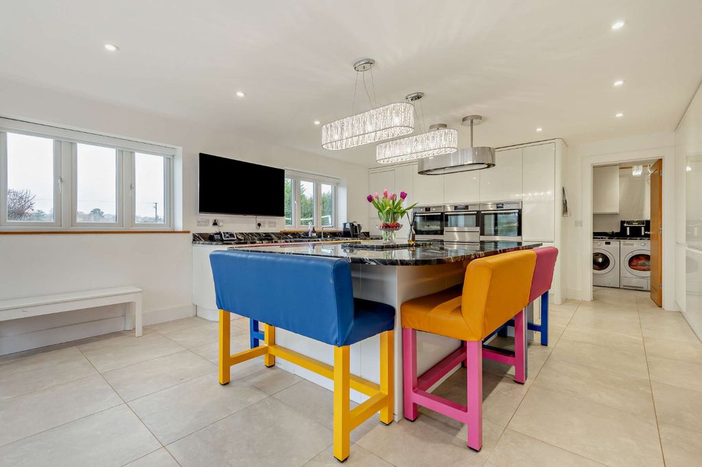 Property photo 3 of 20 Kitchen