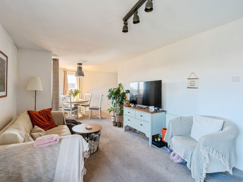 Property photo 2 of 10 Pbox-Img.Jpg